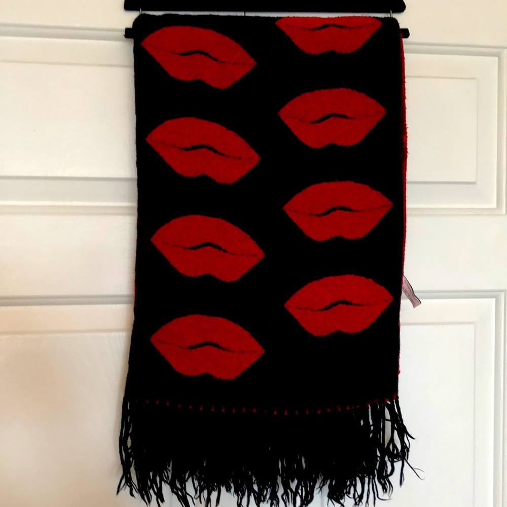 Victoria Secret red lips blanket.